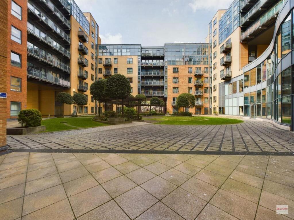City Apartment In Great Location With A Balcony & Parking Possible - West One Sheffield Dış mekan fotoğraf